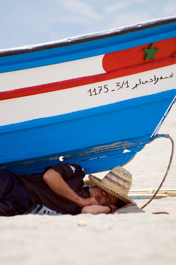 Pescador a dormir em Tetouan