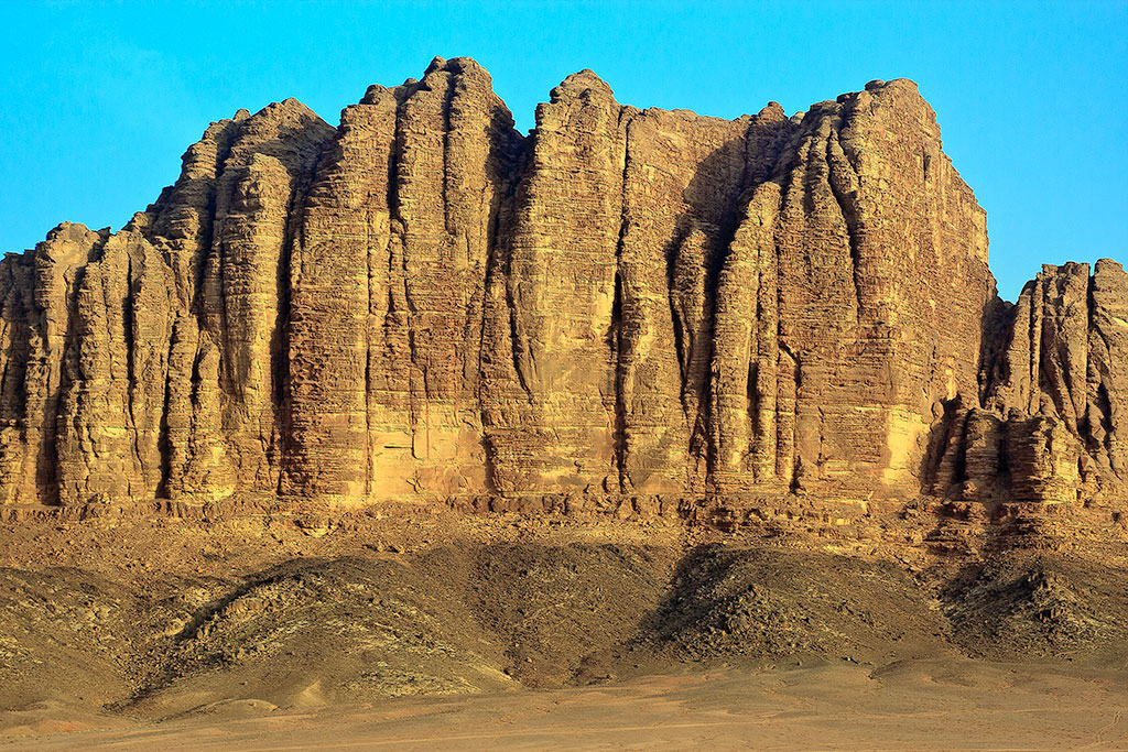 parede de rocha em wadi rum