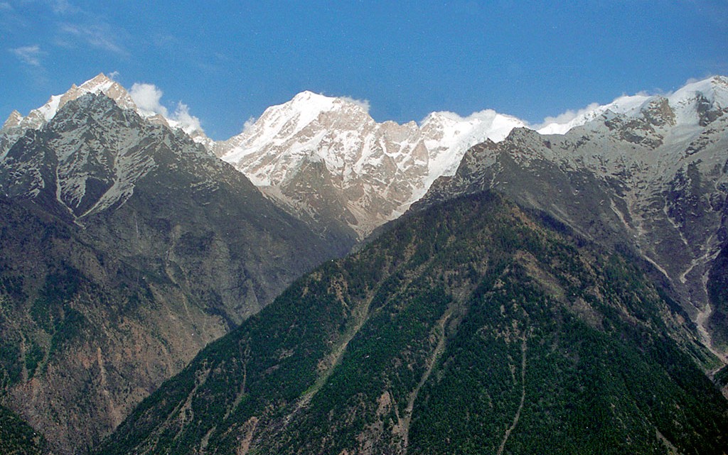 montanhas nos himalaias indianos