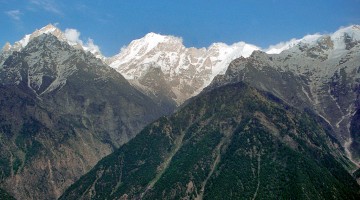 montanhas nos himalaias indianos