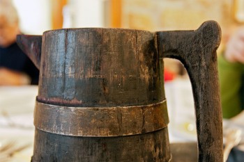 jarro de madeira para vinho