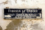 placa da antiga fábrica de sabões na ilha de mocambique