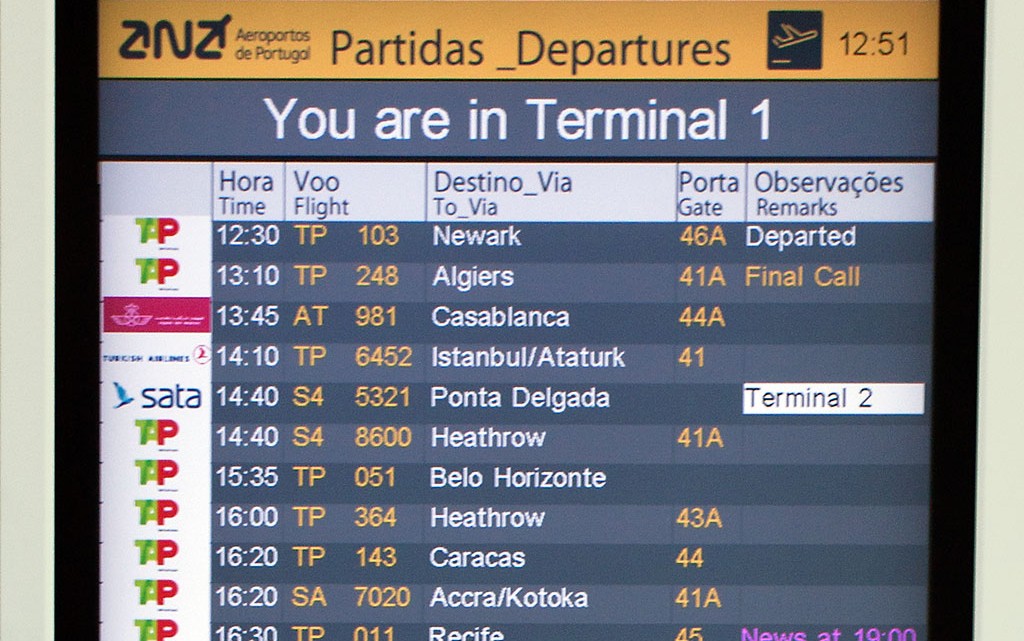 ecrã partidas no aeroporto de Lisboa