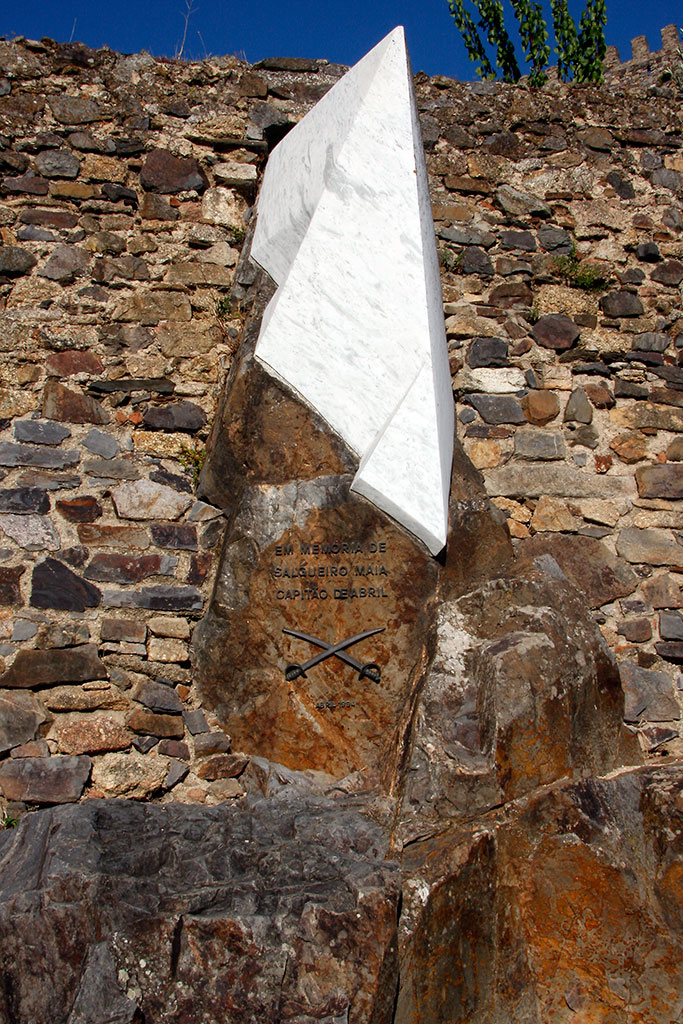 Monumento de homenagem ao capitão Salgueiro Maia