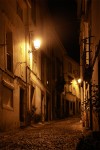 rua do centro histórico de Castelo de Vide à noite
