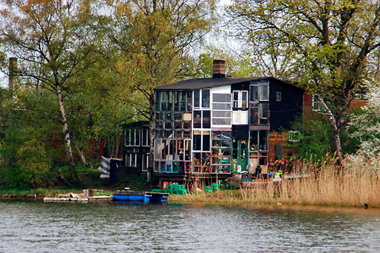 Casa de Christiania junto ao lago