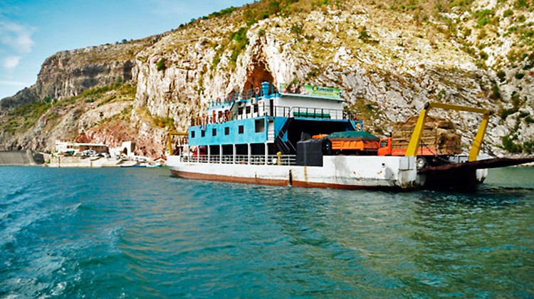 ferry no transporte de viaturas