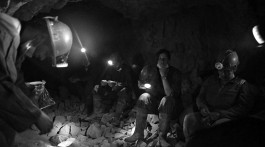 Mineiros nas minas de Potosi