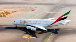 Emirates Airbus A380 no aeroporto
