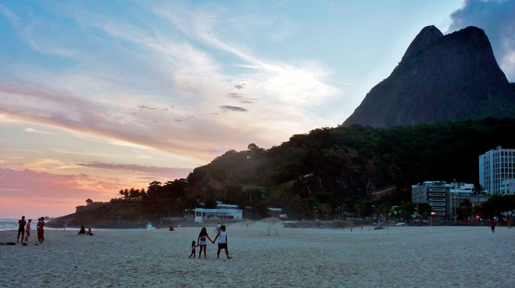 Pôr-do-Sol em praia do Rio de Janeiro
