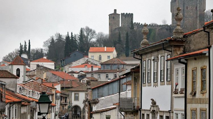 Centro histórico de Bragança com cidadela do fundo