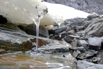 gelo a derreter no glaciar martial