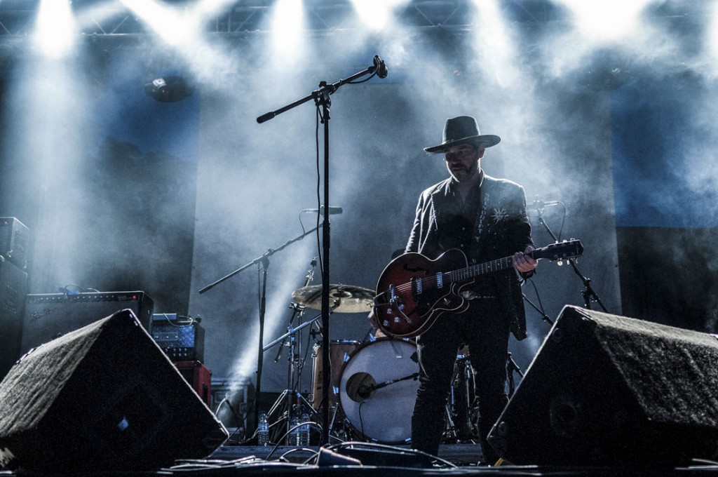 guitarrista da banda spindrift no festival reverence valada