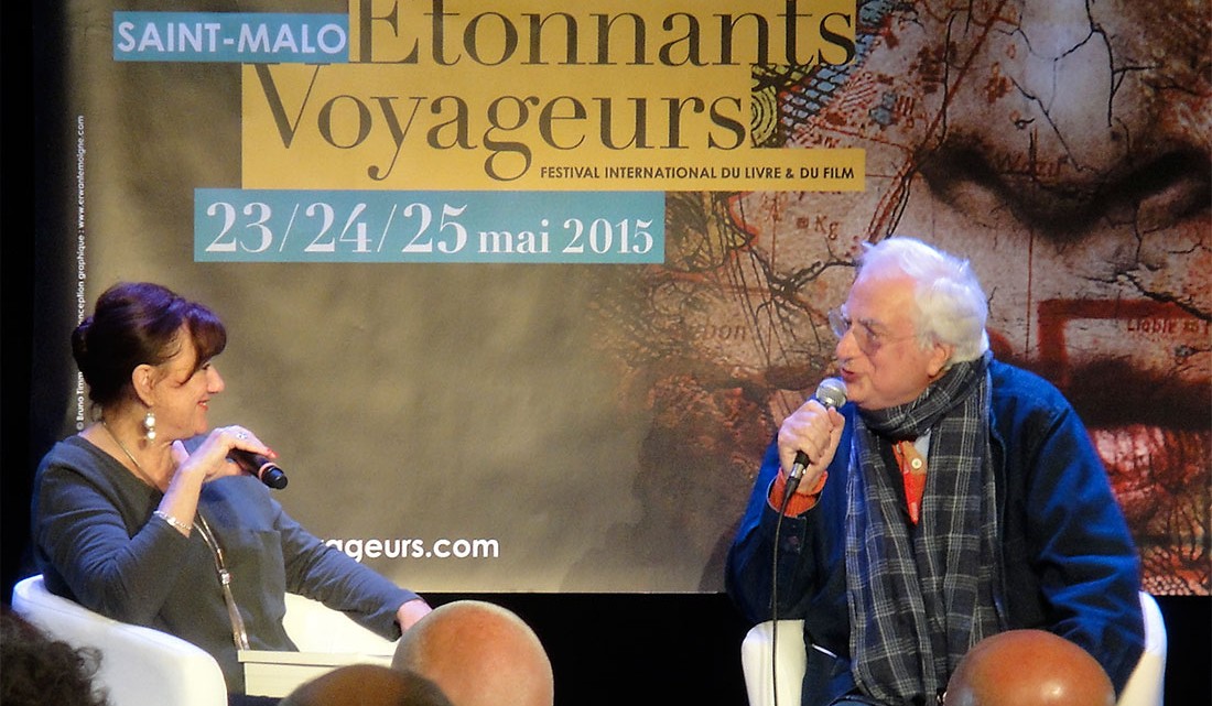 realizador Bertrand Tavernier numa apresentação no Étonnants Voyageurs