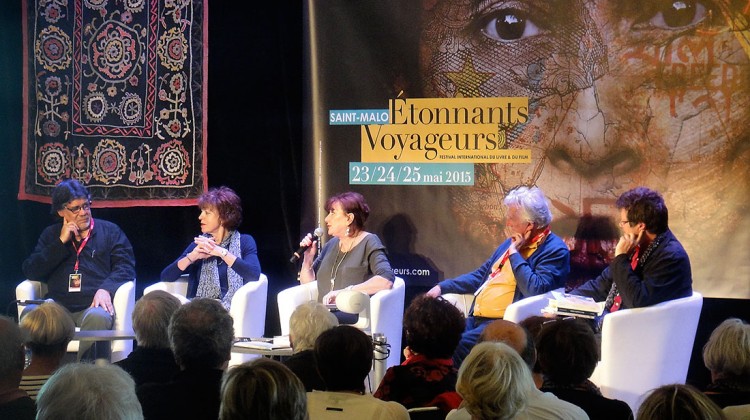 mesa redonda com escritor Luís Sepúlveda no festival literário Étonnants Voyageurs