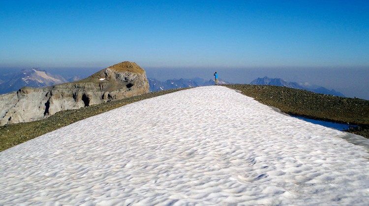 neve no cume do Monte Perdido