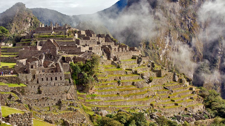 lateral de Machu Picchu sob uma encosta de montanha