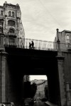 casal sobre a ponte na Rua do Alecrim em Lisboa