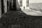 largo no bairro de alfama em Lisboa