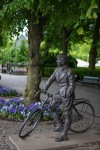 estátua de ciclista em jardim de Oslo