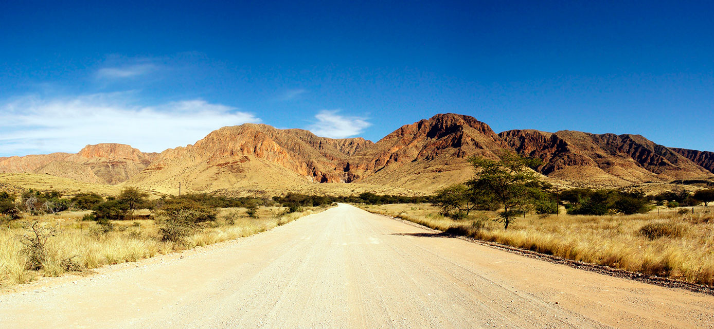 estrada no parque namib-naukluft na Namíbia