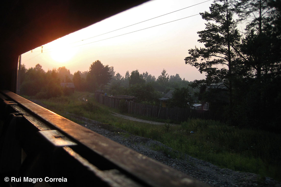 pôr-do-sol desde o comboio transiberiano