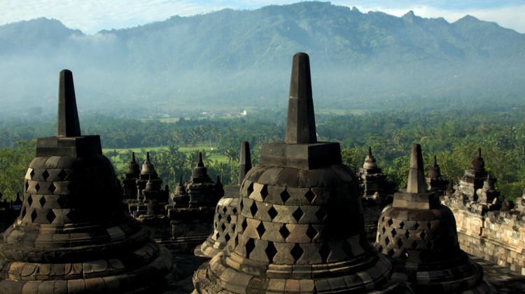 Umas das visões panorâmicas do topo de Borobudur