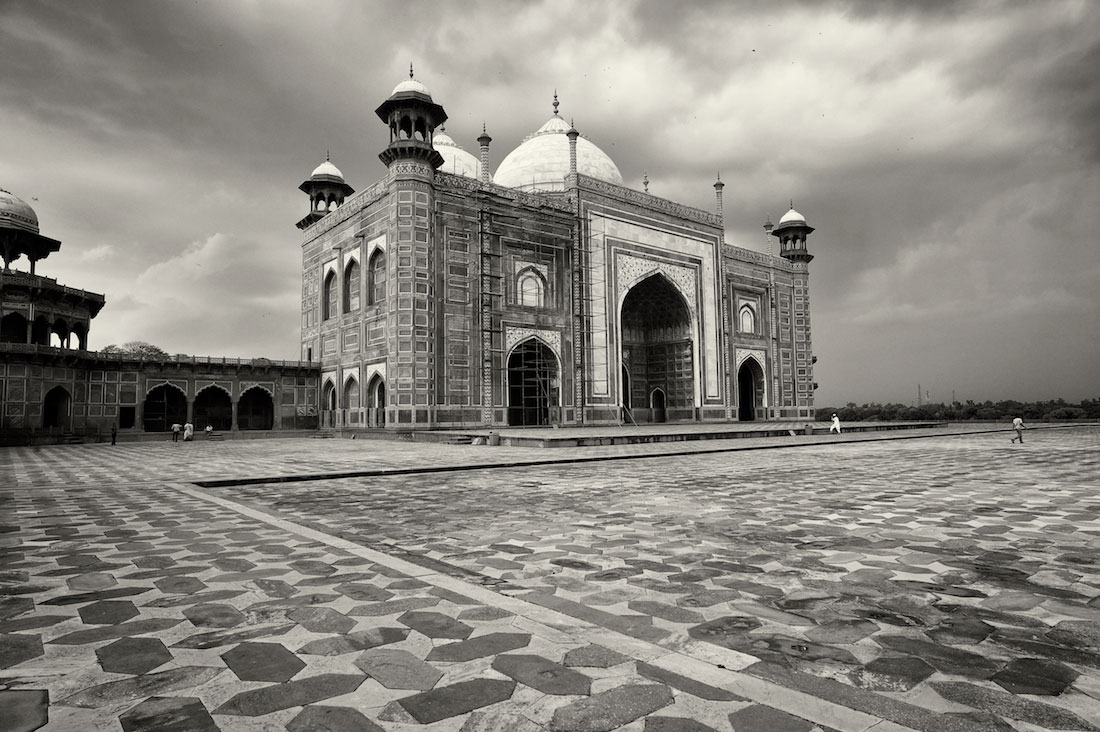 Mesquita instalada numa das laterais do Taj Mahal em Agra.