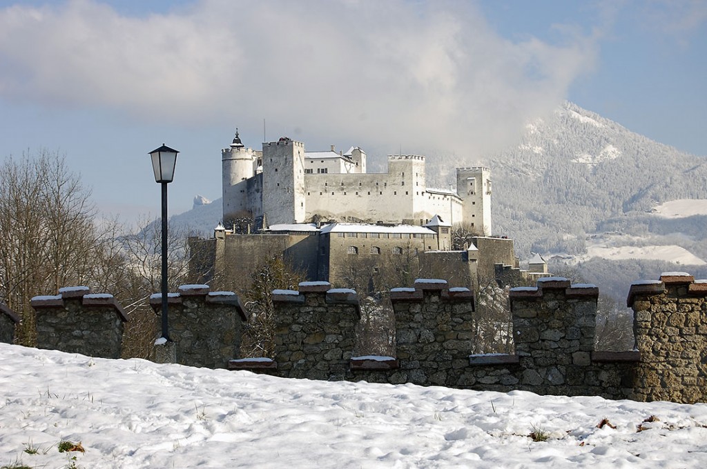 Neve nas imediações da Fortaleza de Hohensalzburg, o grande castelo da cidade de Salzburgo.