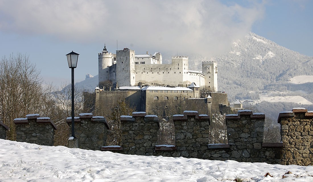 Neve nas imediações da Fortaleza de Hohensalzburg, o grande castelo da cidade de Salzburgo.