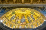 Cúpula com frescos sobre o altar da basílica de São Paulo Fora de Muros, em Roma.