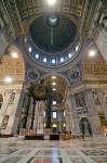 Cúpula e altar da Basílica de São Pedro, Vaticano, Roma.