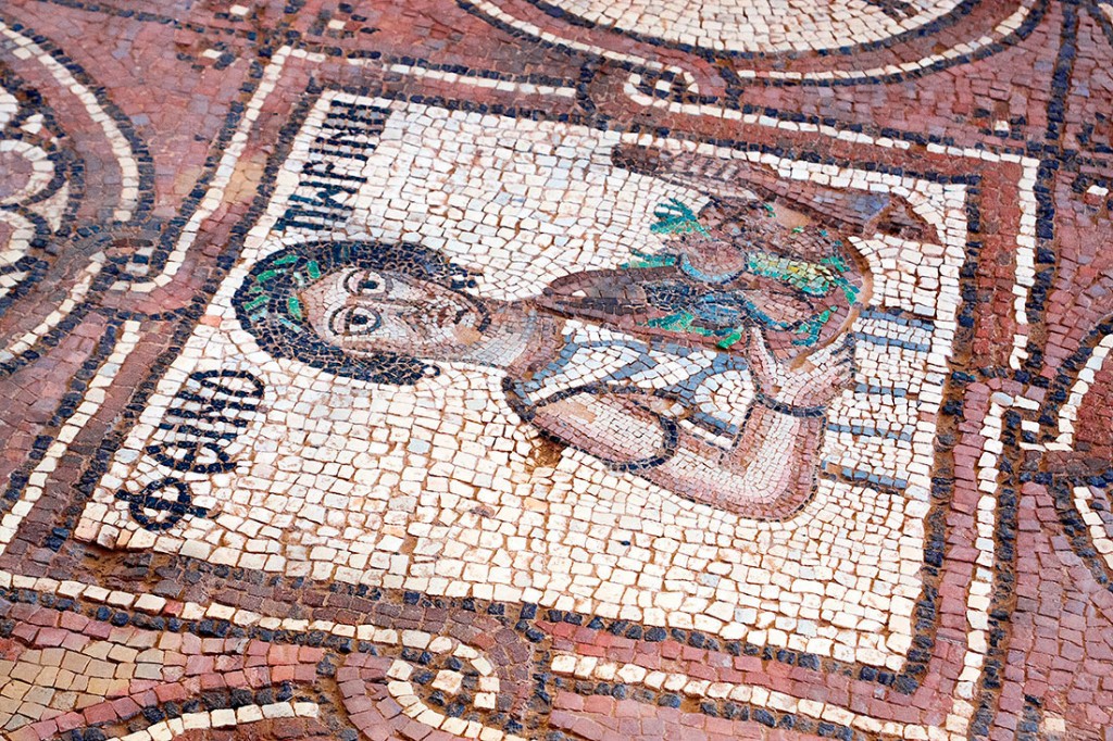 Mosaico no pavimento das ruínas de uma das igrejas de Petra.