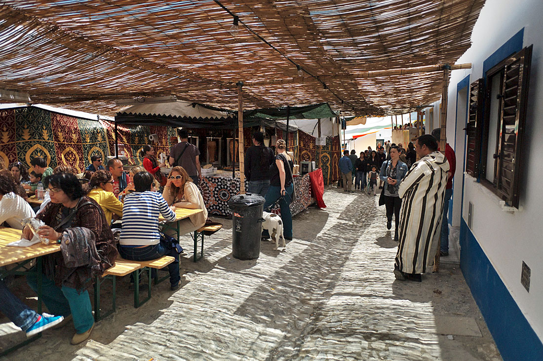 Zona reservada à alimentação e comida típica no Festival Islâmico de Mértola.