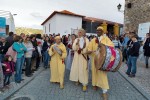 Grupo de folclore marroquino a actuar nas ruas de Mértola durante o festival islâmico.