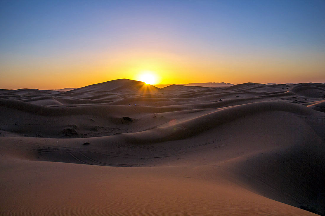 Nascer do sol nas dunas de Erg Chebbi, em Marrocos.