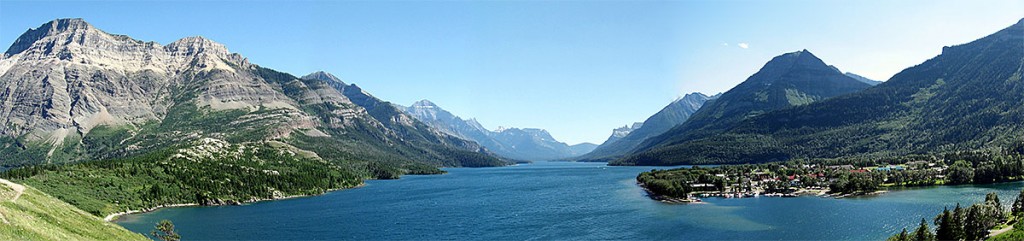 Panorâmica sul desde o Hotel Prince of Wales, no Parque Nacional Waterton, Canadá.