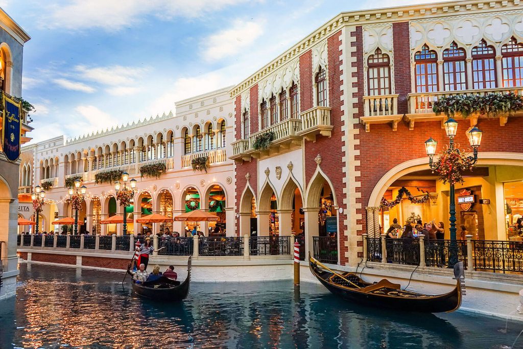 Canais e gondolas no hotel The Venetian, em Las Vegas.