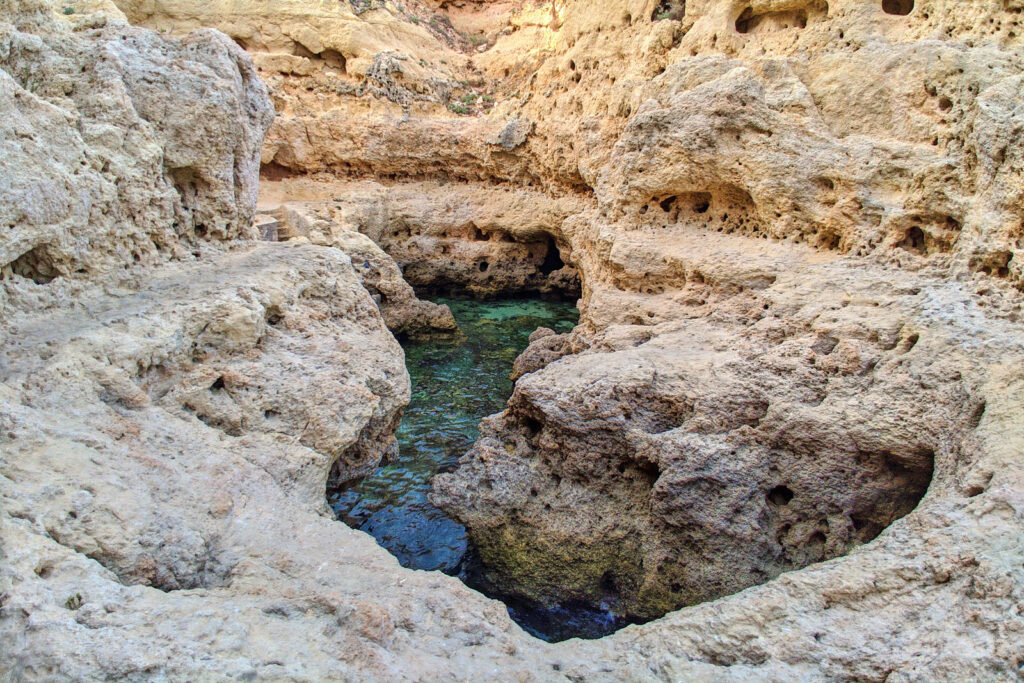 Lago interior no Algar Seco, Alvarve