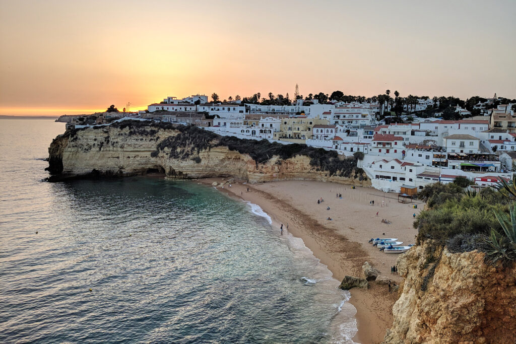 Pôr-do-sol na Praia do Carvoeiro, Algarve